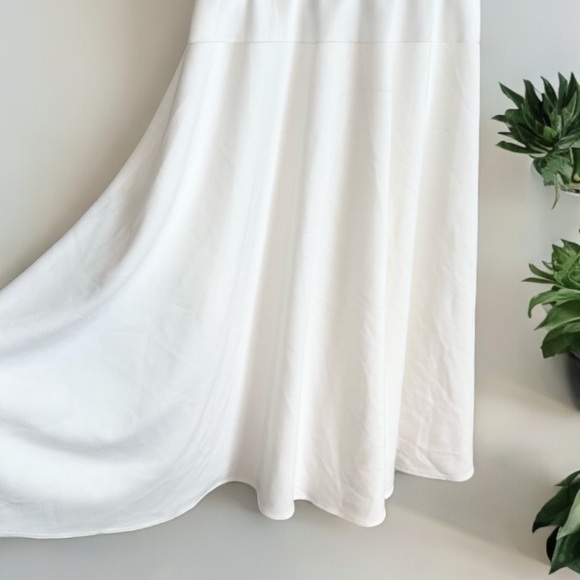 Elliatt Ivory Collins Mermaid Gown NWOT Size 8 - Picture 10 of 16